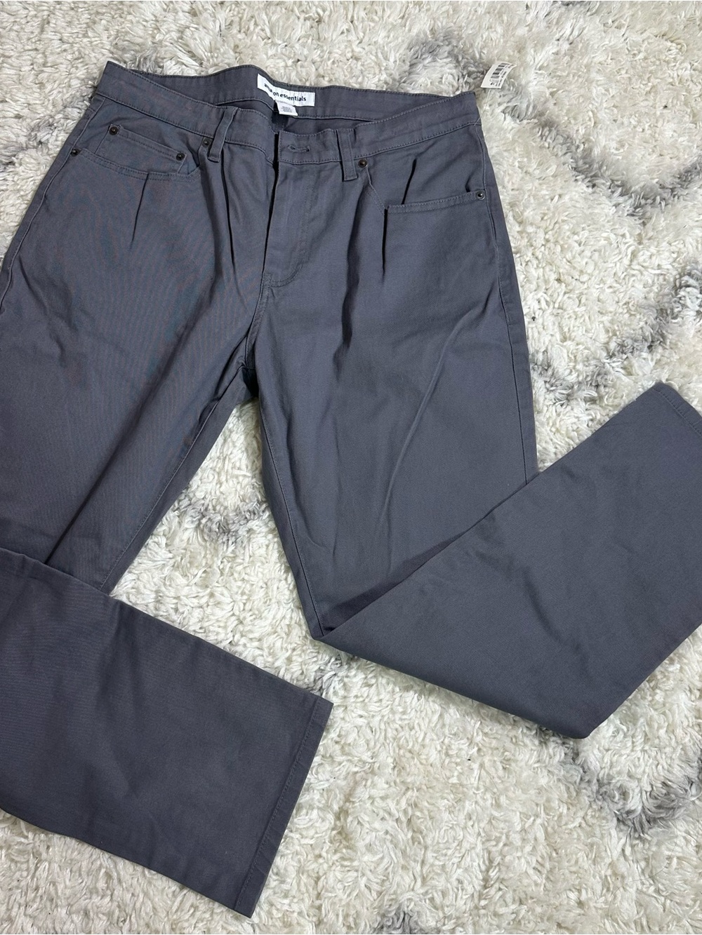 Amazon Essentials Men's Dark Gray Pleated Chino Pants